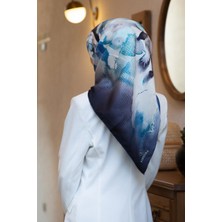 Vissona %100 Twill Ipek Suluboya Çiçek Desenli Lacivert - Indigo Renkli 90X90 Eşarp Dikim Şekli : El Dikişi