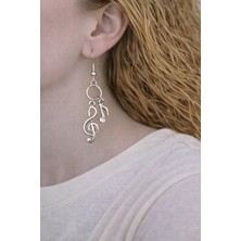 Herşey Nota Nota Figürlü Sallantılı Metal Küpe – Çift Figür Tasarım