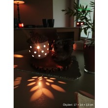 Gobo Rustik Sincap Figürlü Meşe Palamudu Mumluk – Tealight LED Mum Hediyeli | 17 × 14 × 13 cm