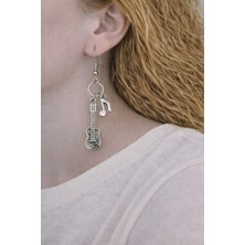 Herşey Nota Gitar ve Nota Figürlü Sallantılı Metal Küpe – Çift Figür Tasarım