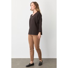 Mutlu Ertan Kadın V Yaka Ribanalı Bluz Kahve 30432