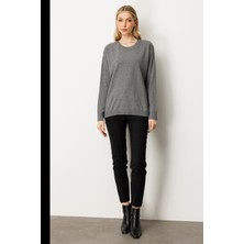 Mutlu Ertan Kadın Kolları Yürütmeli Sıfır Yaka Triko Bluz Orta Gri 20255