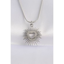 Taş Ve Oyun Atölyesi Taşveoyunatölyesi 316L Çelik Zincir Gümüş Renk Kalp Güneşi Tasarımlı Kolye TG27BKO8658