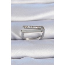 Taş Ve Oyun Atölyesi Taşveoyunatölyesi Pirinç Gümüş Renk Zirkon Taşlı Beyaz Sedef Detay Kadın Yüzük TG27BYK3349