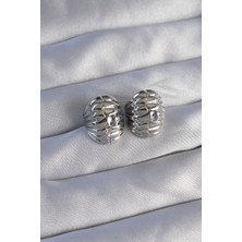 Taş Ve Oyun Atölyesi Taşveoyunatölyesi Pirinç Gümüş Renk Tırtıklı Minimal Bombeli Tasarım Küpe TG27BKP9081