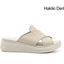 Gönderi(r) Kadın Bej Çapraz Bantlı Dolgu Topuk Hakiki Deri Comfort Terlik