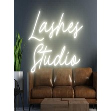 Biz Bu İşin Keyif Kısmındayız Lashes Studio Yazılı Neon Tabela