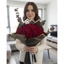Kamira Luxury Red Rose Bouquet - Siyah ve Altın Detaylı Ambalajlı Taze Güller