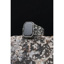 Prestige Kare Tasarımlı Siyah Oniks Taşlı 925 Ayar Gümüş Yüzük 902542