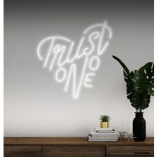 Biz Bu İşin Keyif Kısmındayız Trust No One Yazılı Neon Tabela