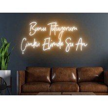 Biz Bu İşin Keyif Kısmındayız Bunu Tutuyorum Çünkü Elimde Şu An Yazılı Neon Tabela