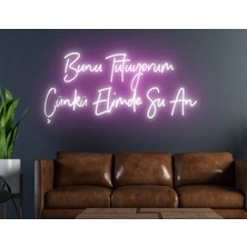 Biz Bu İşin Keyif Kısmındayız Bunu Tutuyorum Çünkü Elimde Şu An Yazılı Neon Tabela