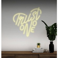 Biz Bu İşin Keyif Kısmındayız Trust No One Yazılı Neon Tabela