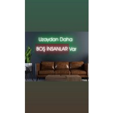Biz Bu İşin Keyif Kısmındayız Uzaydan Daha Boş Insanlar Var Yazılı Neon Tabela
