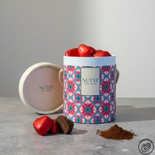 Nutat Çikolata Nutat Hediyelik Kalp Çikolata Kutusu - 300G Fındık Kremalı El Yapımı Çikolata - Şık Desenli Silindir Kutu