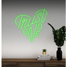 Biz Bu İşin Keyif Kısmındayız Trust No One Yazılı Neon Tabela