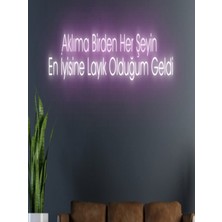 Biz Bu İşin Keyif Kısmındayız Aklıma Birden Her Şeyin En Iyisine Layık Olduğum Geldi Yazılı Neon Tabela