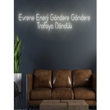 Biz Bu İşin Keyif Kısmındayız Evrene Enerji Göndere Göndere Trafoya Döndük Yazılı Neon Tabela