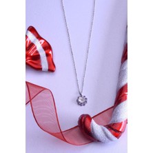 Innuendo Jewelry 925 Ayar Gümüş Taşlı Çiçek Detaylı Kolye