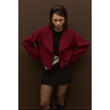 Merve Gültekin Geniş Yakalı Kısa Kaşe Bordo