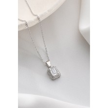 Two Arts Kadın 925 Ayar Gümüş Dikdörtgen Baget Zirkon Taşlı Kolye | Hediye Kutusunda