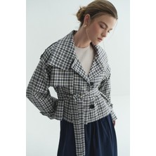 Merve Gültekin Ekose Astarlı Kısa Trençkot Lacivert/beyaz