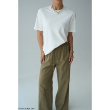 Butik Kadın Beyaz Basic Bisiklet Yaka %95 Pamuk Rahat Kesim Tişört