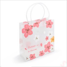 Süsle Bebek ve Parti Mat Şeffaf Pvc Çiçek Desenli Hediye Çantası 24×22×10 cm – Pembe