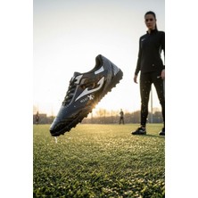 Enoch Profesyonel Parlak Yüzeyli Çok Dişli Halı Saha Ayakkabısı