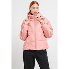 Nike Sportswear Classic Puffer Kadın Montu Bol Kesim Termal Özellikli Pembe Renk