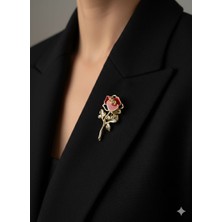 Huma Butik Takı Aksesuar Kırmızı Gül Figürlü Çelik Broş – Gold Detaylı Şık Tasarım