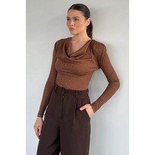 Gülseli Omuz Vatkalı Degaje Yaka Taşlı Bluz P-00019761