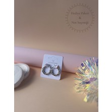 Muun Store Burgu Küpe – Sevgililer Günü Için Zarif ve Modern Tasarım