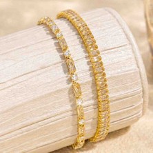 Stainless Steel Altın Renk Baget Taşlı Şık Bileklik – Zarif Parlak Taş Detaylı, Günlük ve Özel Gün Kullanımına Uygun