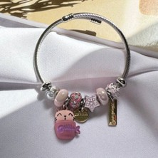 Hediye Vakti Pembe Charm Detaylı Kadın Bileklik – Sevimli Figürlü Çelik Charm Bileklik