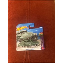 Hot Wheels 47 Chevy Fleetline Diecast Model Yeşil Renk Ölçekli Metal Gövde ile Gerçekçi Detaylar