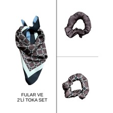 Tarzını Seç Kadın Dijital Baskılı Fendy Fular & Simit Toka Seti – 1 Fular (48×48 Cm) + 2 Simit Toka