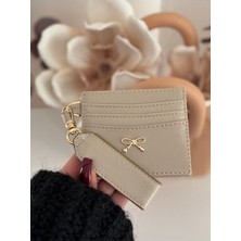 Laletto Kadın Fiyonk Detaylı Parlak Suni Deri Kartlık Yatay Küçük Boy Şık Tasarım