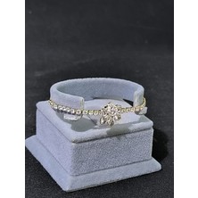 Vulwox Kadın Zirkon Taşlı Çiçek Desenli Bileklik