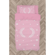 Mekta Home  Çelenk ve Yıldız Desenli Çerçeveli Nevresim Takımı