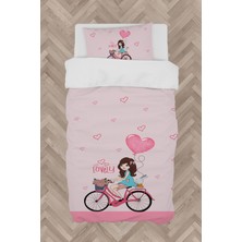 Mekta Home  Bisikletli Kız ve Kalpli Balon Desenli Pembe Nevresim Takımı