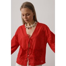 Drgy Kalp Detaylı Bağlamalı Brode Bluz - Kırmızı