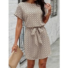 Drgy Kadın Kısa Kollu Yuvarlak Yaka Beli Kuşaklı Geometrik Desenli Süprem Elbise