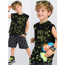 Denokids Erkek Çocuk Takım Uzay Baskılı Siyah T-Shirt ve Yıldızlı Gri Şort Yazlık Takım