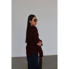 Özge Özgenç V Yaka Nakış Işlemeli Triko Kazak