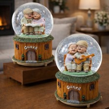 Skygo Mutlu Yaşlı Çiftler Tasarımlı Büyük Boy Püskürtmeli Kar Küresi