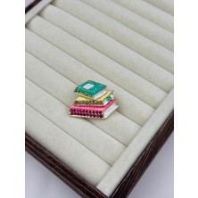 Luseda İthal Renkli Taş Detaylı Kitap Figürlü Broş