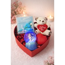 Kesene Sevgiliye Romantik Hediye Kutusu Işıklı Kalp Mavi Kar Küresi Peluş Ayıcık ve Gül Buketi Hediye SET03