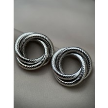 Luseda Kadın Burgu Detaylı Gümüş Renk Dairesel Küpe