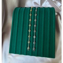 Modern Formlu Taşlı Şık Bileklik